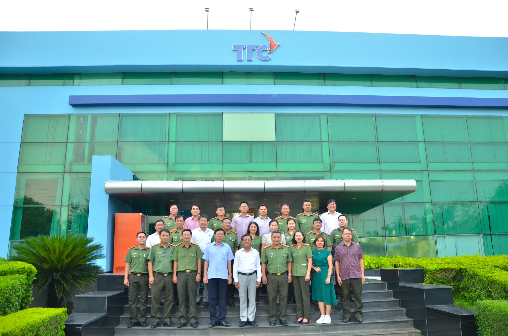 Khu công nghiệp thành thành công đón tiếp đoàn công tác công an tỉnh tây ninh và trường đại học an ninh nhân dân