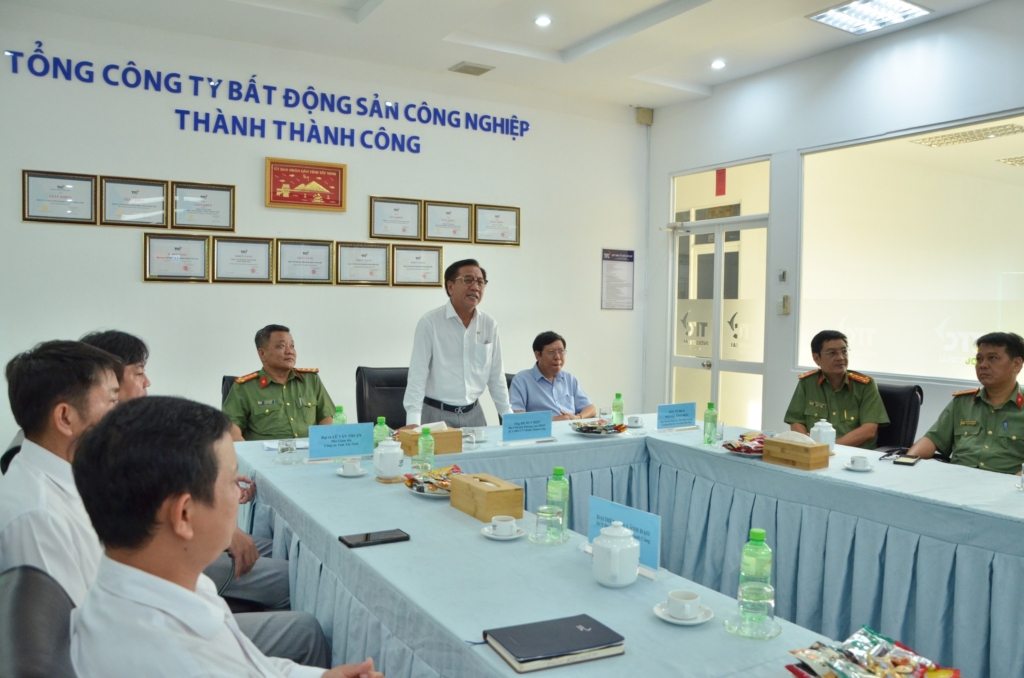 Đại diện Ban Lãnh đạo Công ty Cổ phần KCN Thành Thành Công đã nồng nhiệt chào đón đoàn