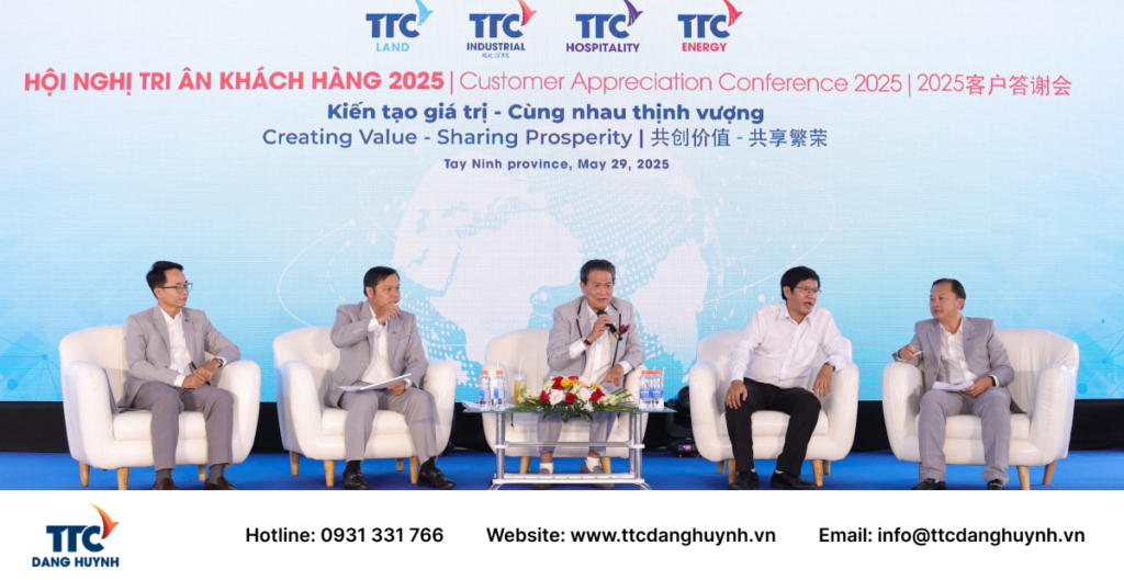 Chủ tịch Đặng Văn Thành cùng Ban Lãnh đạo TTC IZ