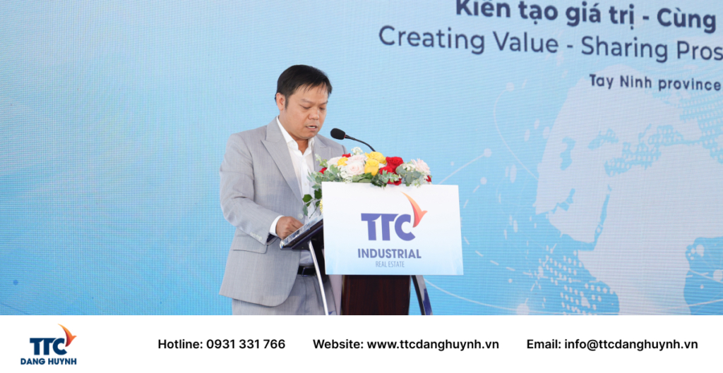 Trọng tâm của sự kiện được tiếp nối với phần trình bày của Ông Nguyễn Thành Chương – Tổng Giám đốc TTC IZ