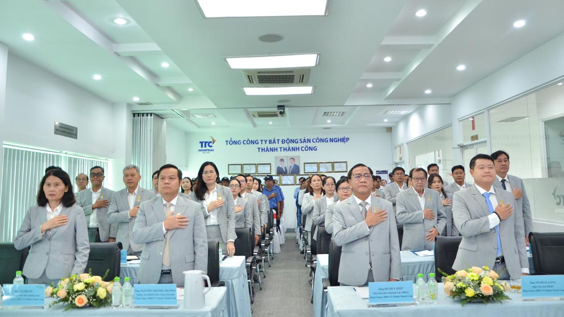Nghi thức Tập đoàn ca vang lên trong không khí trang nghiêm của HNSK TTC IZ 2025